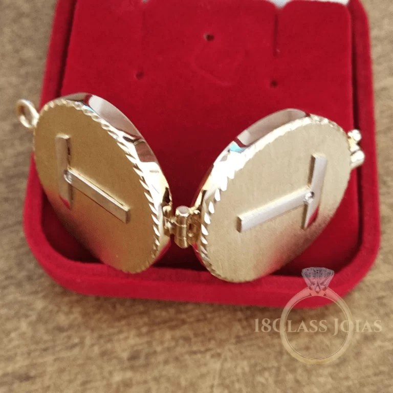Relicário Personalizado com Letra em Ouro Branco e 2 Diamantes Naturais - 16 gramas