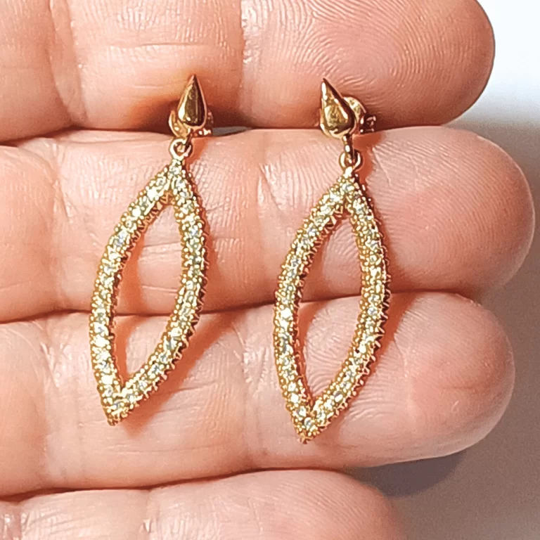 Par de Brinco Folha Grande em Ouro 18k - 3,8 cm - 62 diamantes  3,8 gramas