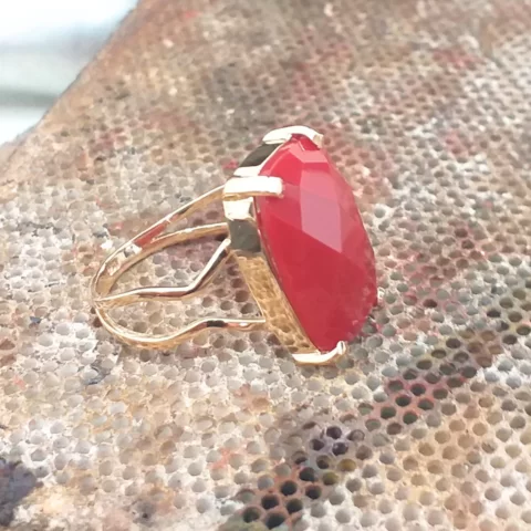 Anel em Ouro 18k com Rubi Natural Cushion - 2,5 gramas