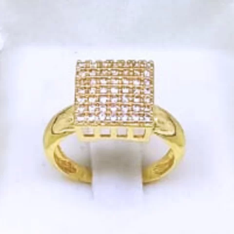 Anel Chuveiro Quadrado em ouro 18k com 49 Diamantes - 4,0 gramas
