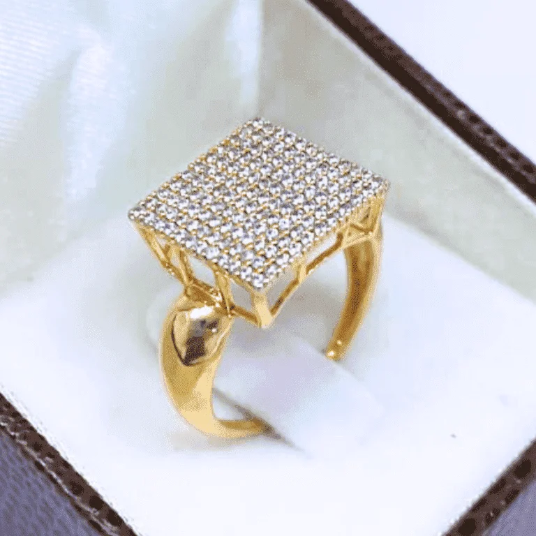 Anel Chuveiro Quadrado Grande Reto - em Ouro 18k - 132 Diamantes Naturais - 4,2 gramas