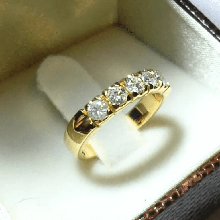 Meia Aliança em Ouro 18k com 5 Diamantes de 10 pontos - 5 gramas