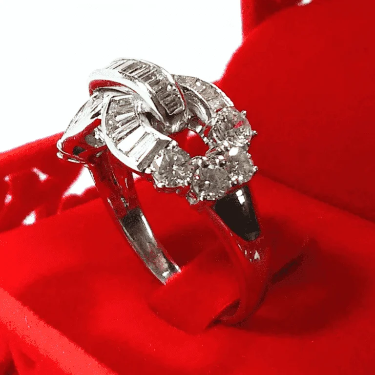 Anel de Alta Joalheria - Design Exclusivo em Ouro Branco 18k com 39 diamantes Naturais de Qualidade Extra - 4 quilates