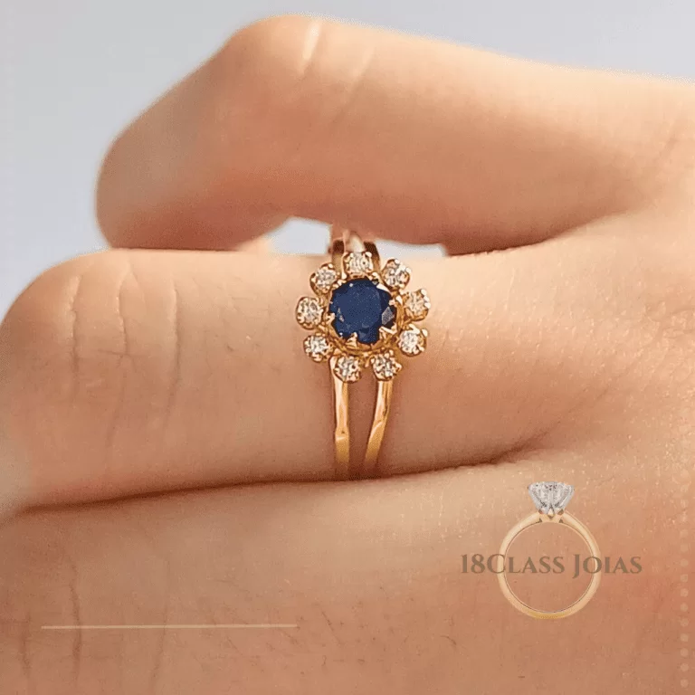 Anel Debutante Estilo Princesa  em Ouro 18k com pedra Central Azul