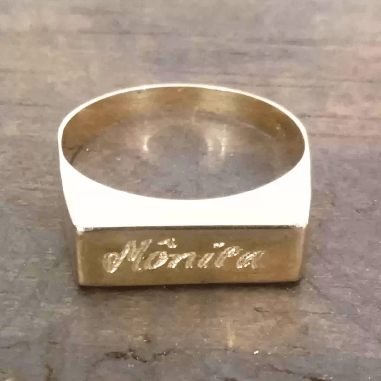 Anel Chapa  em Ouro 18k - Gravação Nome - 2,5 Gramas