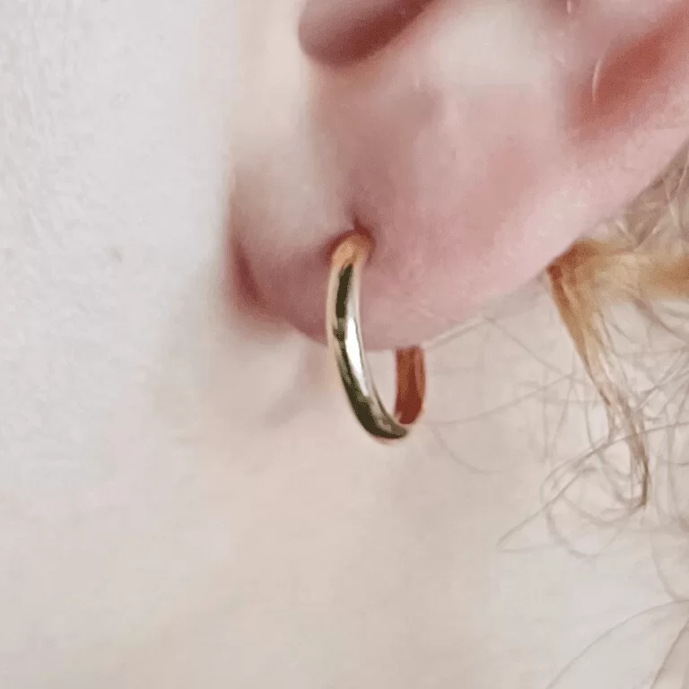 Par Brinco de Argola Pequena  em Ouro 18k - 1,5cm