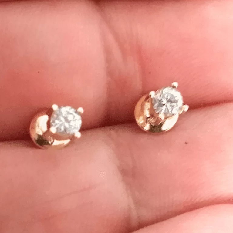 Par de Brinco em Ouro 18k com diamantes de 13 pontos (total de 26 pontos) - 3,3 mm