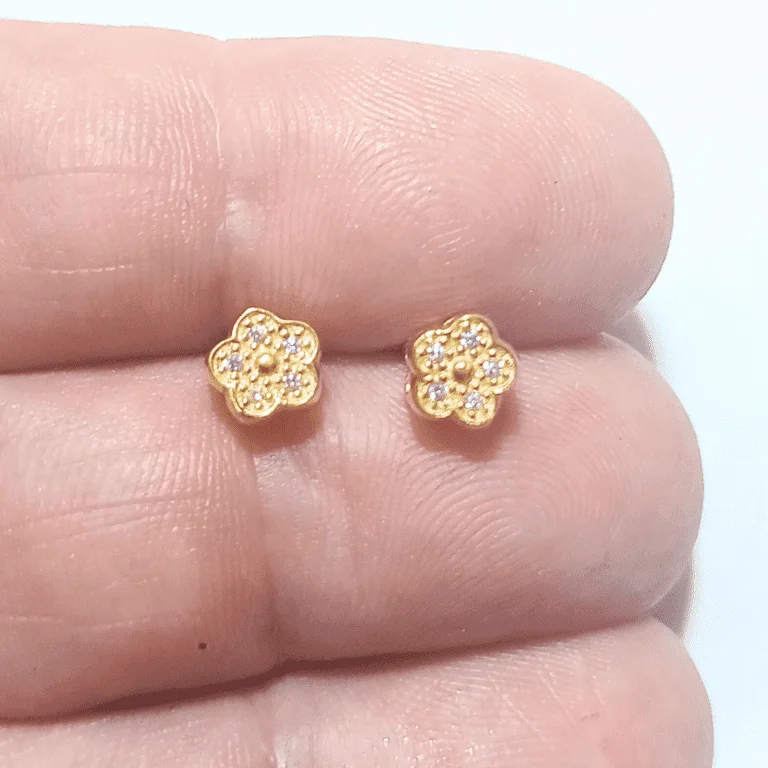 Par de Brinco Flor em Ouro 18k com 5 ZIrcônias