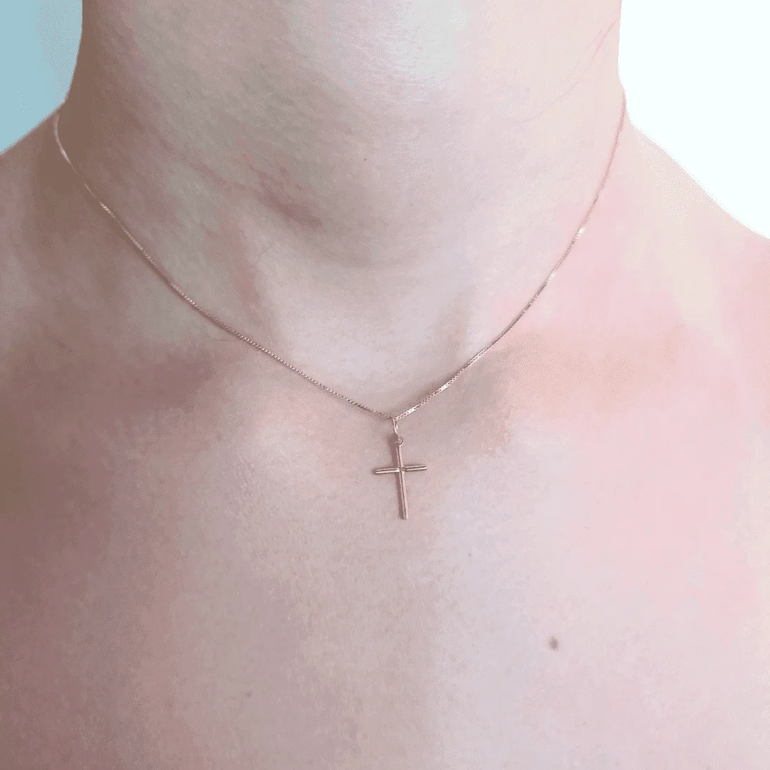 Corrente com Pingente Cruz Crucifixo Palito em Ouro 18k