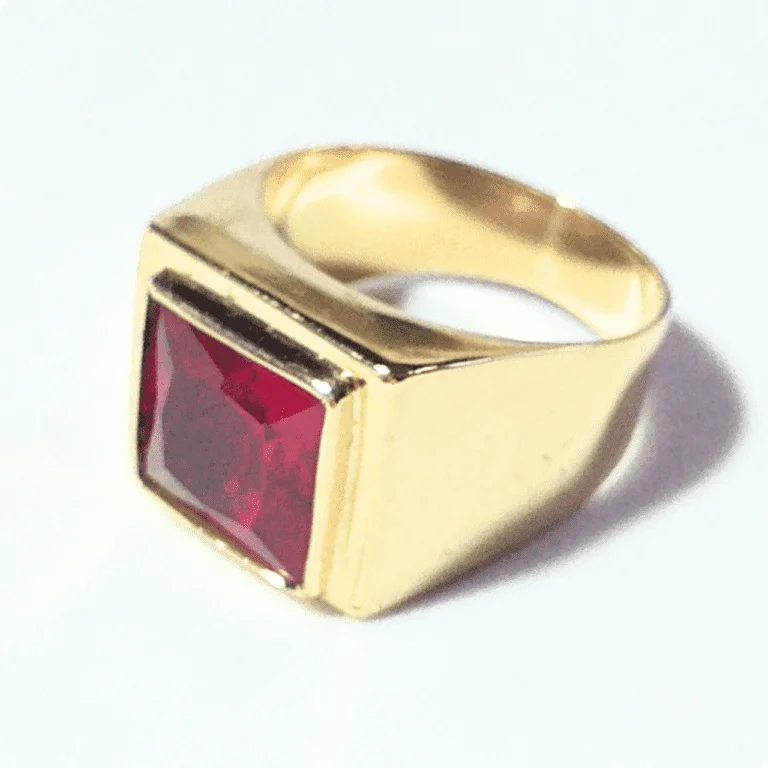 Anel Masculino  em Ouro 18k - com Grande Rubi Quadrado - 10 Gramas