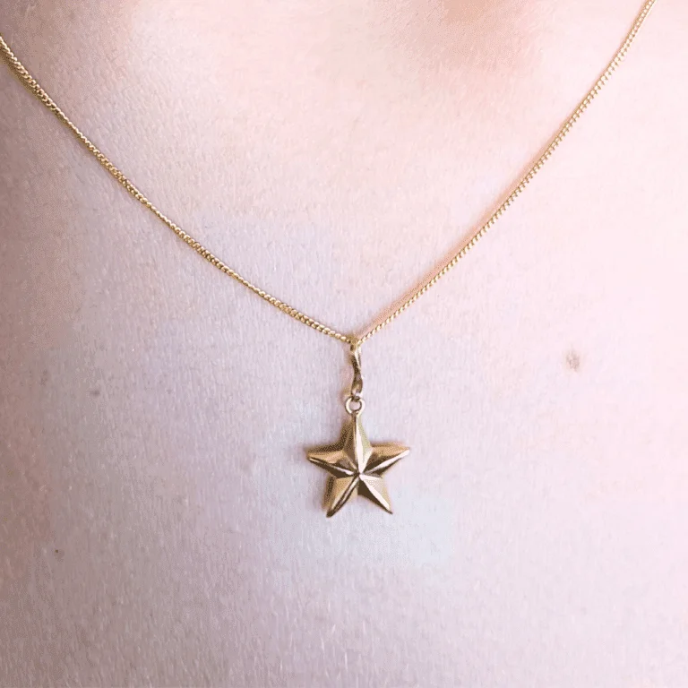 Colar Com Pingente Estrela Flor em Ouro 18k - Reforçado - 2,13 Gr