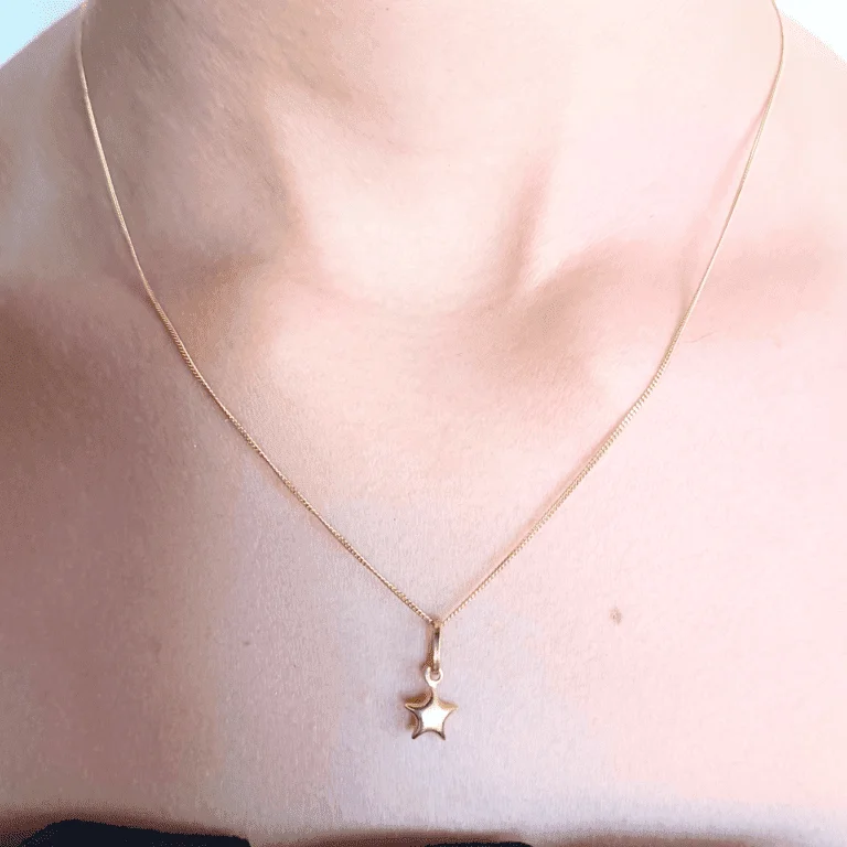 Corrente Grumet 45 cm com Pingente Estrela Pequena Oca em Ouro 18k