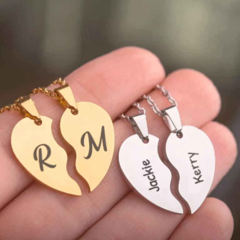 Par Pingentes Meio Coração  em Ouro 18k - Casal - Familia- Amigas - 3 gramas